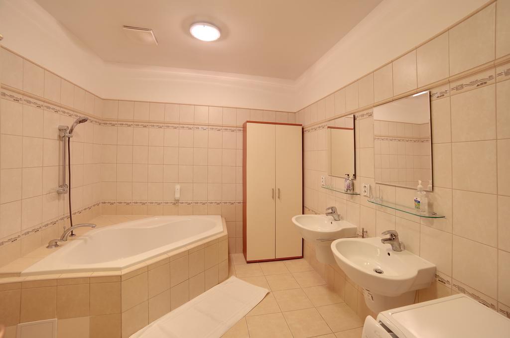 Slunecni Lazne Apartments Karlovy Vary Room photo